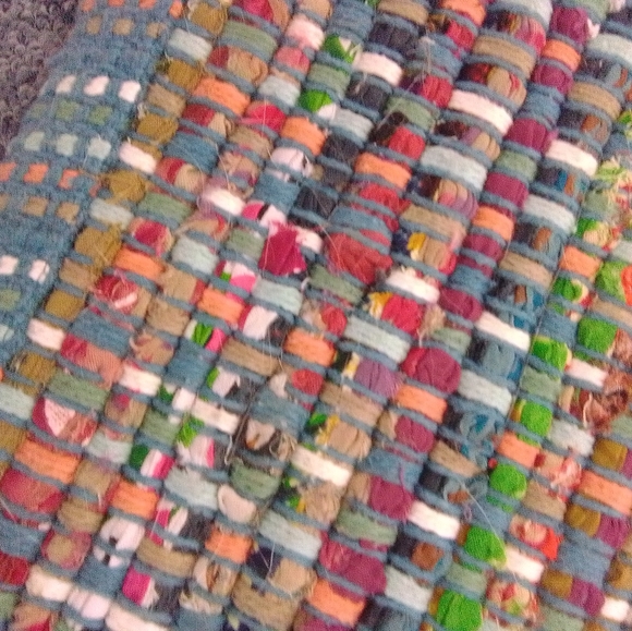 Small Multi-Colored Hand Woven Throw Rug | GUC - Picture 8 of 10